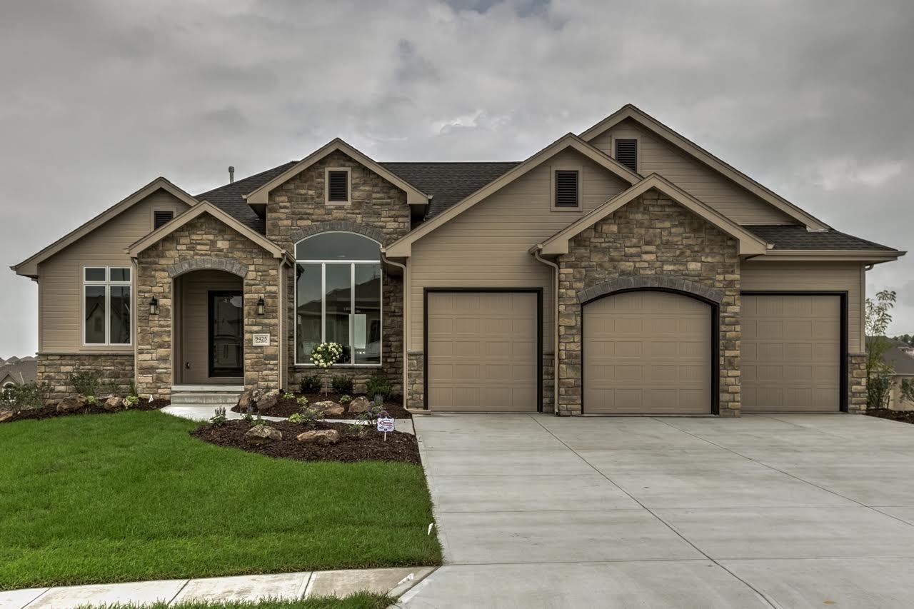 1 1 2 Story Traditional House Plan Heinman 1 1 2 Story Traditional House Plan Heinman